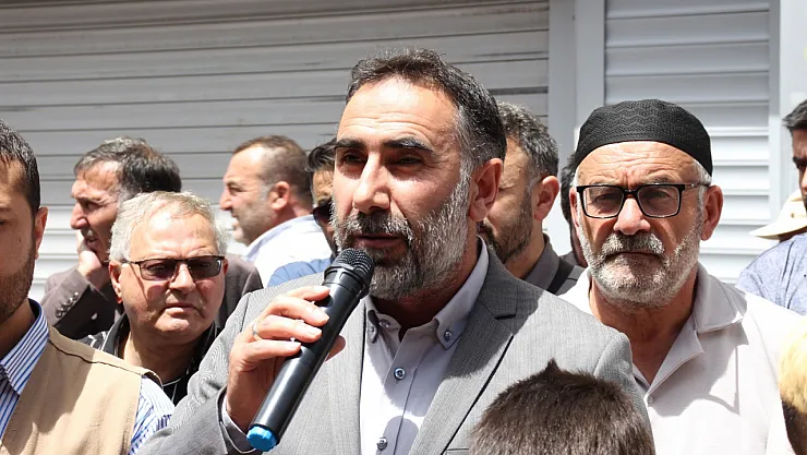 Ağrı'da Leman Dergisi'ne Tepki: Peygamber Efendimize Yapılan Hakaret Lanetlendi