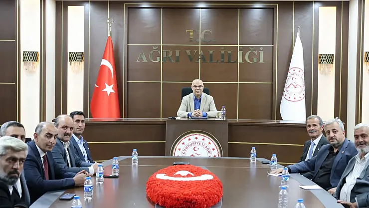 Ağrı'da Mahallelerin Nabzı Tutuldu: Vali Mustafa Koç'tan Muhtarlara Önemli Mesajlar!