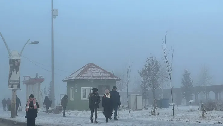 Ağrı'da Sis Etkili Oldu: Görüş Mesafesi Azaldı