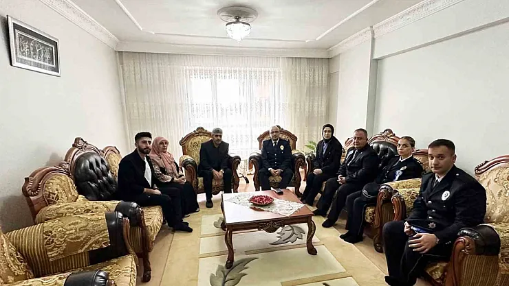 Ağrı'da şehit ailesi ziyaret edildi