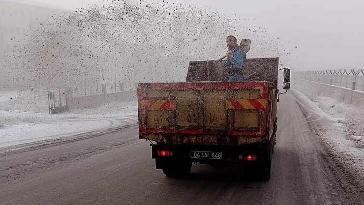 Ağrı'da Tuzlama Çalışmaları Devam Ediyor