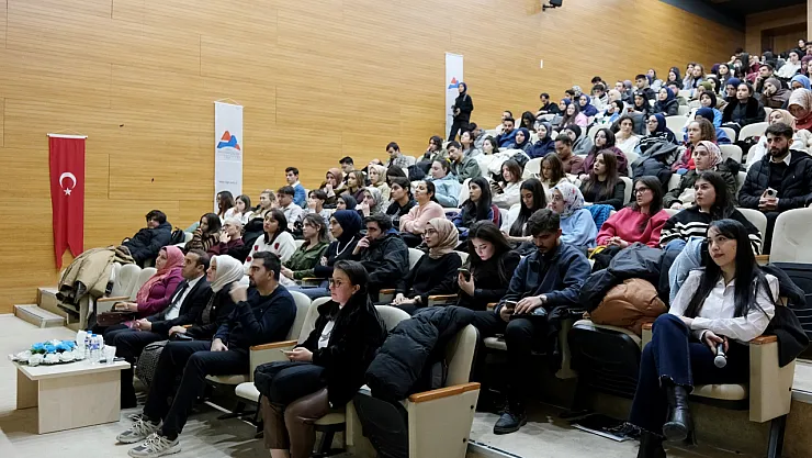 Ağrı İbrahim Çeçen Üniversitesi'nde 'Sporda Beslenme ve Sağlık' Konferansı Düzenlendi