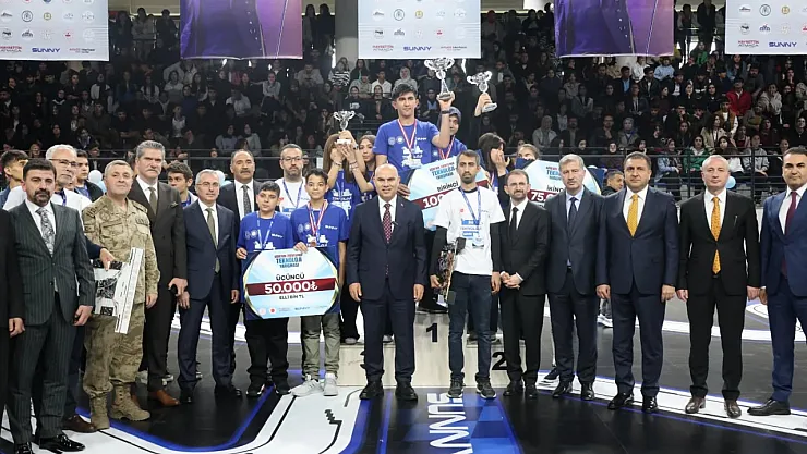 'Ağrı'nın Zirvesinde Teknoloji Yarışması' Finali Görkemli Bir Törenle Tamamlandı