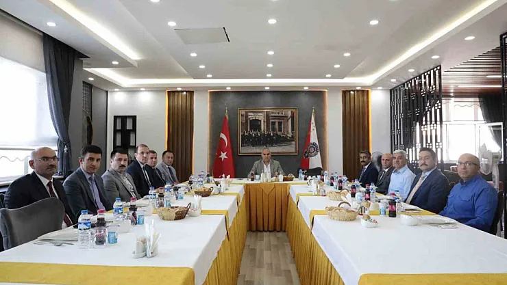 Ağrı Valiliği kaymakamlara veda yemeği düzenledi