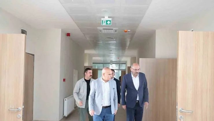 Ağrı Valisi Koç sağlık ve turizm tesislerini gezdi