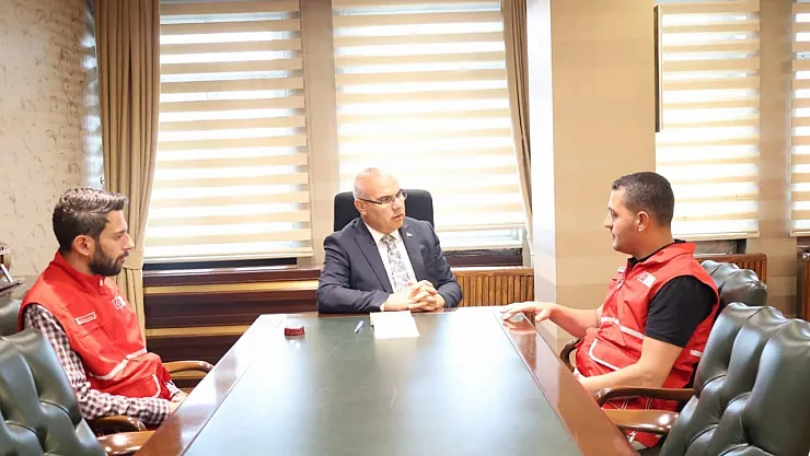 Ağrı Valisi Mustafa Koç'tan Anlamlı Bağış: Kurban Vekâletini Gazze İçin Türk Kızılayı'na Verdi