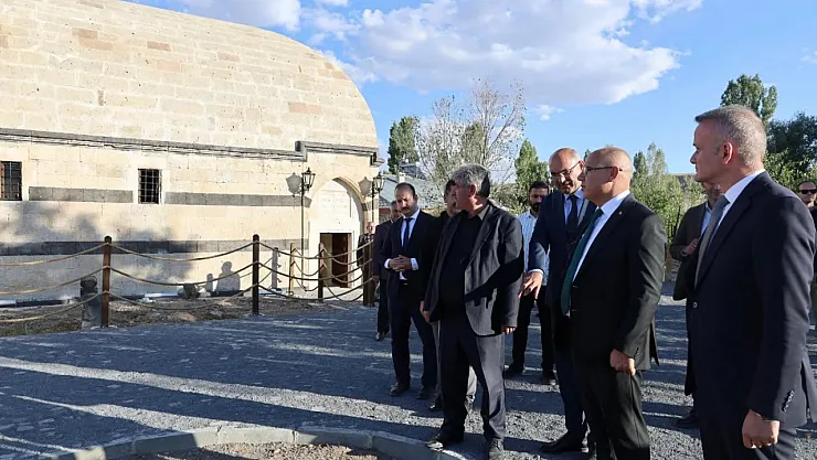 Ağrı Valisi Mustafa Koç'tan Hamur Kümbeti'nde İnceleme