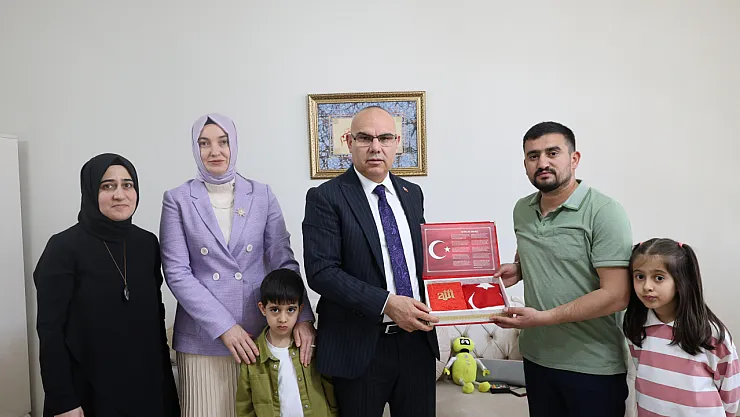 Ağrı Valisi Mustafa Koç'tan Şehit Ailesi Muhammed Kır'ın Ailesine Anlamlı Ziyaret