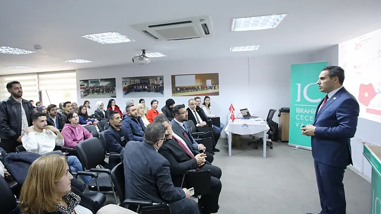 AİÇÜ'de 'Yüzyılın Çığlığı: Biyoteknoloji ve Biyoteknolojik Yöntemlerle İlaç Üretimi' Konulu Söyleşi Düzenlendi