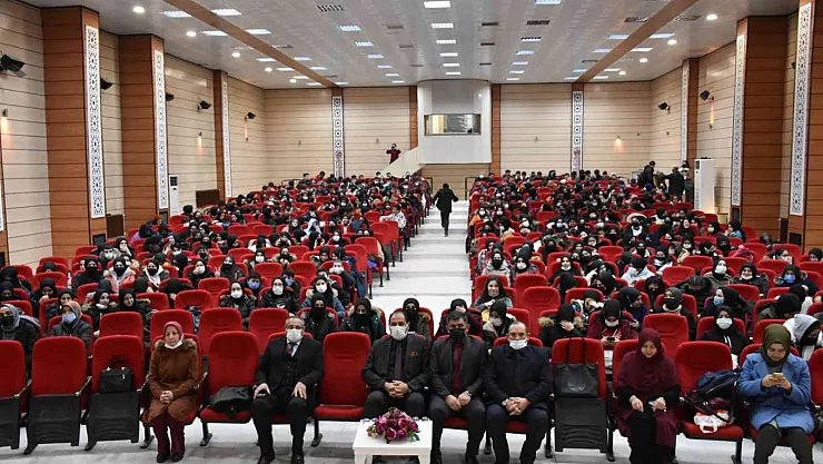 Yazar Değirmenci okurlarıyla buluştu
