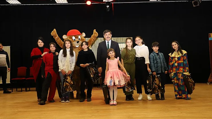 'Pıtırcık' adlı çocuk oyunu izleyicilerden tam not aldı
