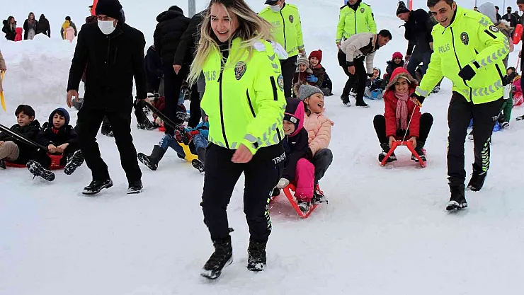 Van'da 'Kızakla Kayma Festivali' renkli görüntülere sahne oldu
