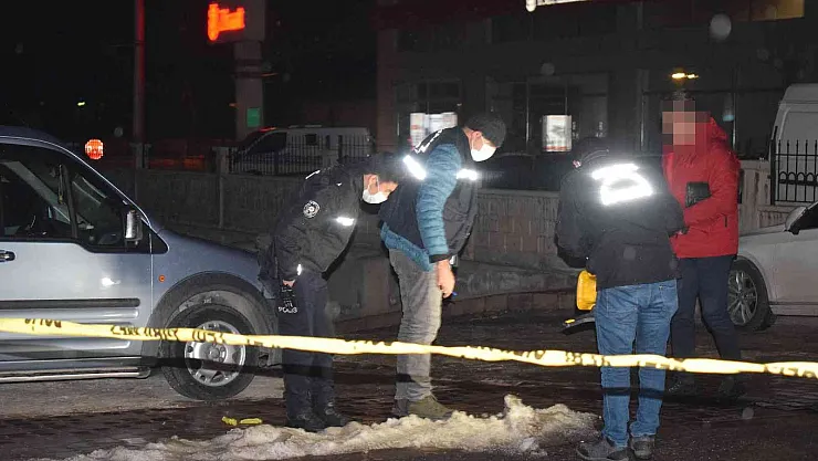 Evinin önünde silahlı saldırıya uğrayan işadamı yaralandı
