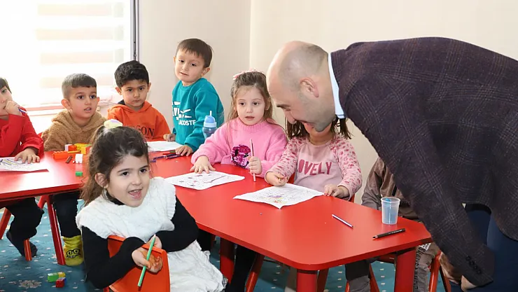 Doğubayazıt Kaymakamı Yerli Malı Haftası Etkinliğinde Miniklerle Buluştu
