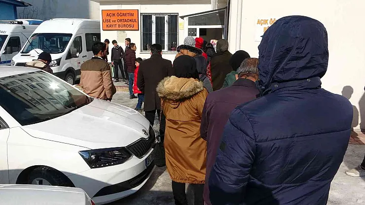 Van'da açık öğretim kayıtlarına yoğun ilgi
