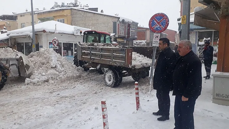Başkan Gültekin, kar temizleme çalışmalarını takip etti