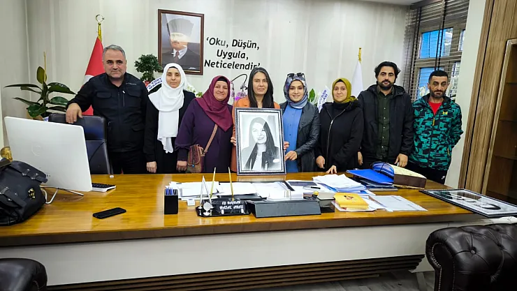 Eşbaşkan Hazal Aras 'Sanatın ve sanatçının daima yanındayız' dedi