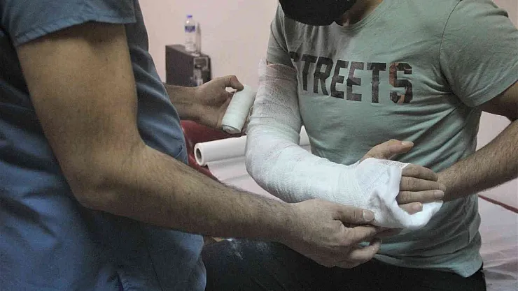 Kar ve buz düşmeye bağlı kırık vakalarını artırdı
