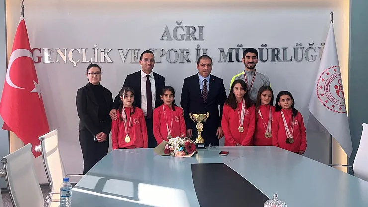 Gençlik ve Spor İl Müdürü Ahmet Çelebi: Başarılı öğrencileri tebrik etti
