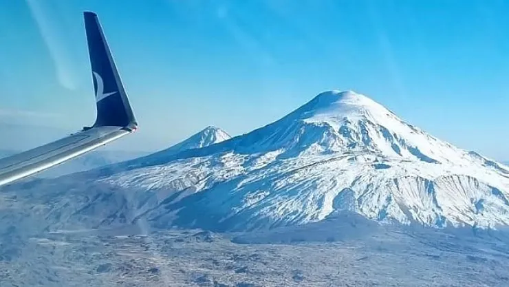 Havadan Görkemli Zirveler: Büyük ve Küçük Ağrı Dağı