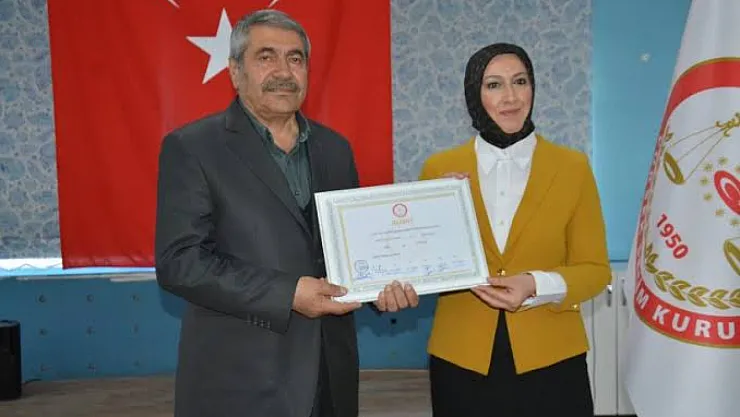 Patnos'ta seçimi kazanan Abdülhalik Taşkın Mazbatasını aldı