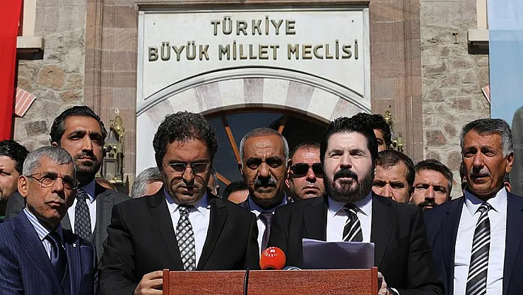 Savcı Sayan: 'Kürtlerin Aklı İmralı'da Değil, Ay Yıldızlı Bayrakta'