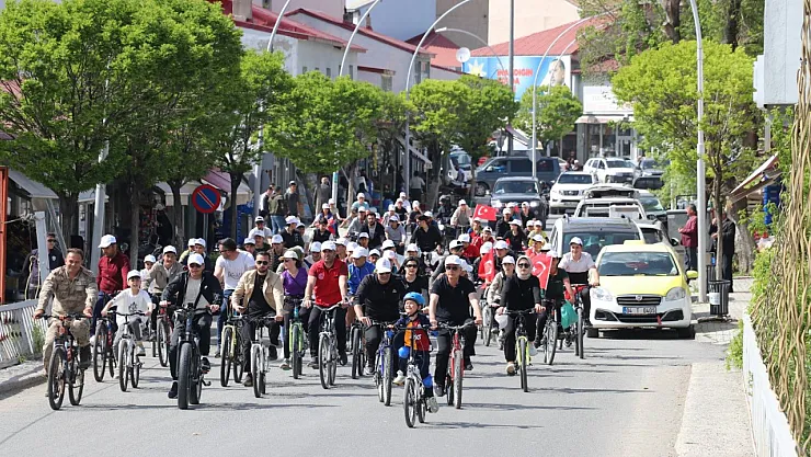 Tutak'ta 19 Mayıs Coşkusu Bisiklet Turu ile Yaşandı