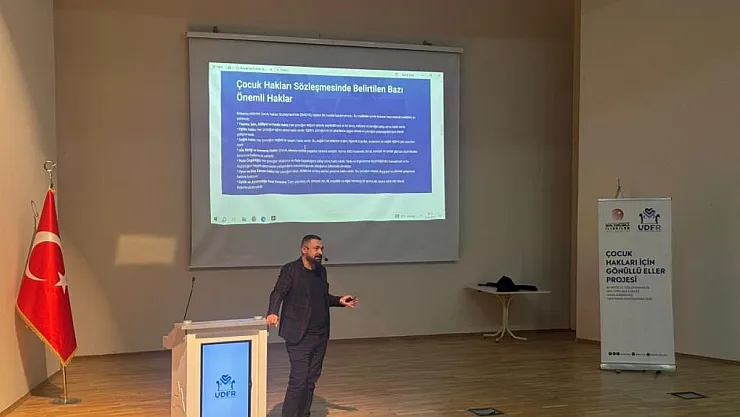 UDER Ağrı'da çocuk hakları konulu konferans düzenledi