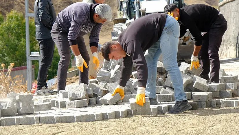 Ağrı Eleşkirt Karabacak Köyüne 1000m² Kilit Parke Taşı Döşendi