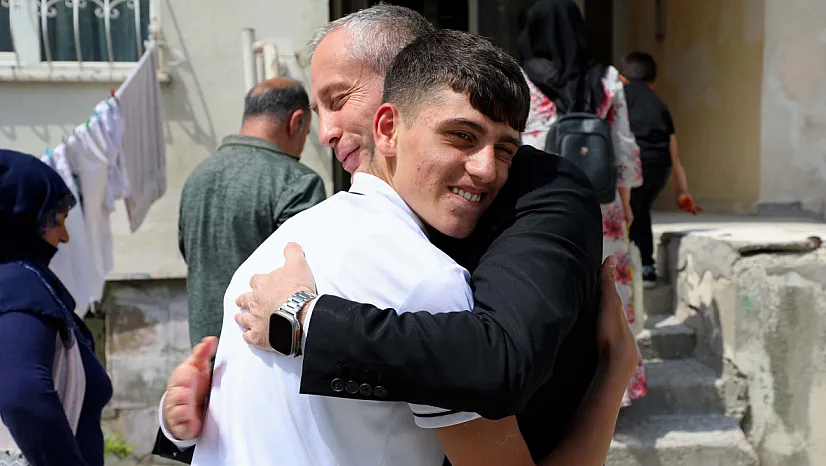 Ağrı İl Milli Eğitim Müdürü Hasan Kökrek'ten LGS Öğrencisine Moral Ziyareti