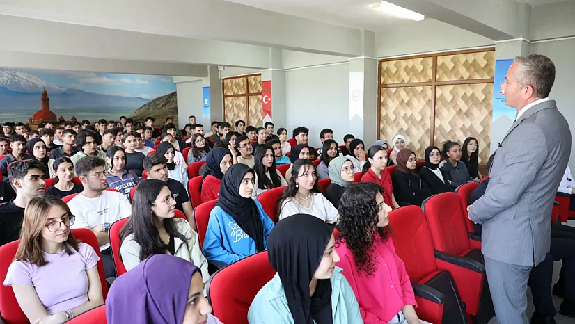 Ağrı Milli Eğitim Müdürü Kökrek'ten YKS öğrencilerine moral ziyareti