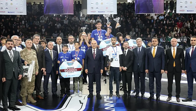 'Ağrı'nın Zirvesinde Teknoloji Yarışması' Finali Görkemli Bir Törenle Tamamlandı