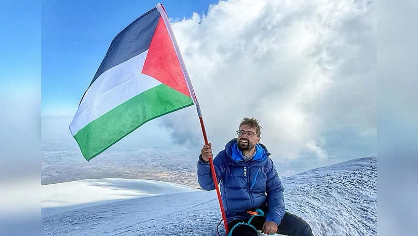 Gazeteci Adem Metan, 5137 Metrelik Ağrı Dağı Zirvesine Filistin Bayrağını Dikti