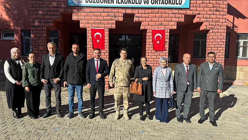 Kaymakam Kübra Baka Kılıç'tan Düzgören'de 'İlelebet Cumhuriyet' Sergisine Ziyaret