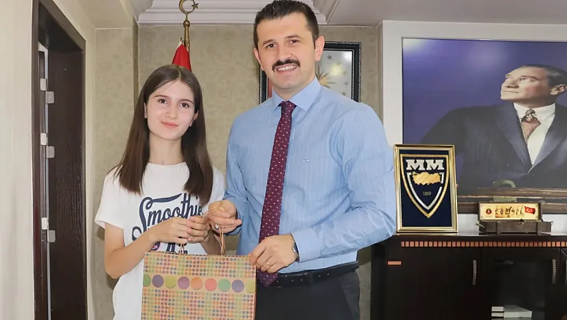 Tutak'ta LGS'de Başarı Gösteren Öğrenciler Kaymakam Ahmet Coşkun'u Ziyaret Etti