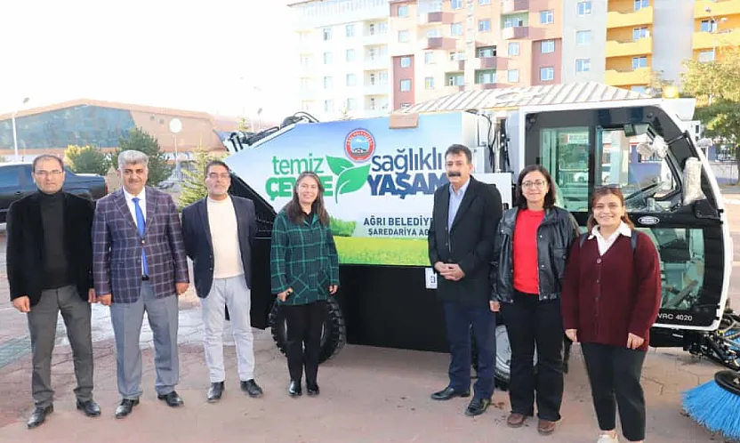 Ağrı Belediyesi, Vakumlu Yeni Yol Süpürme Aracıyla Filosunu Güçlendirdi