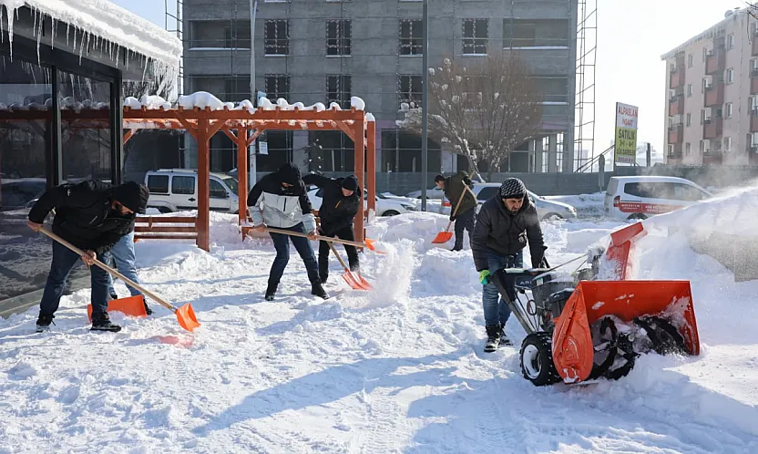 Ağrı'da hayatı durdurmayan mücadele!