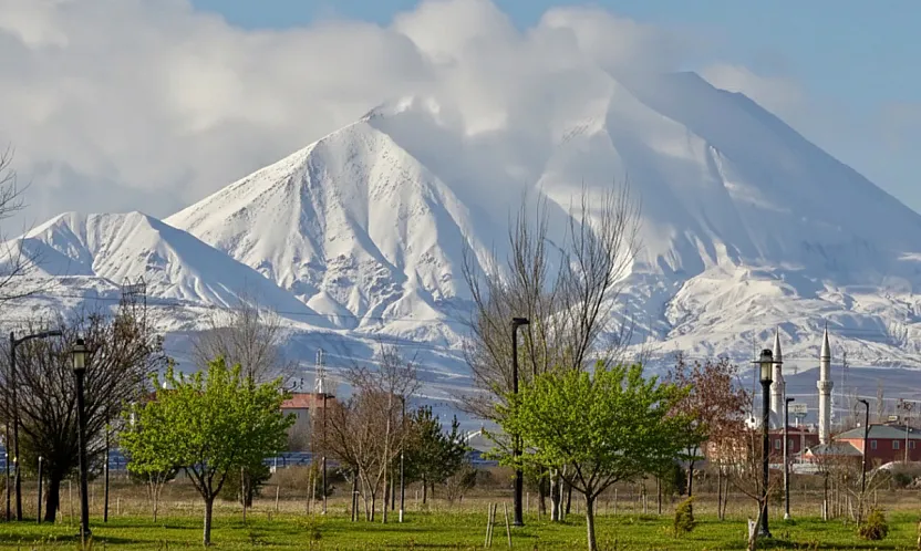 Ağrı'da Kösedağ Karla Kaplandı: Beyaz Gelinlik Gibi Görsel Şölen