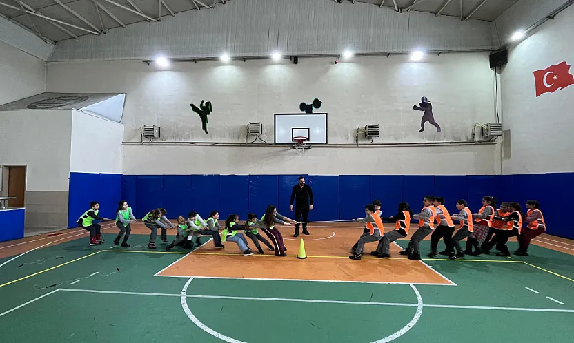 Ağrı'da minikler geleneksel oyunlarda buluştu