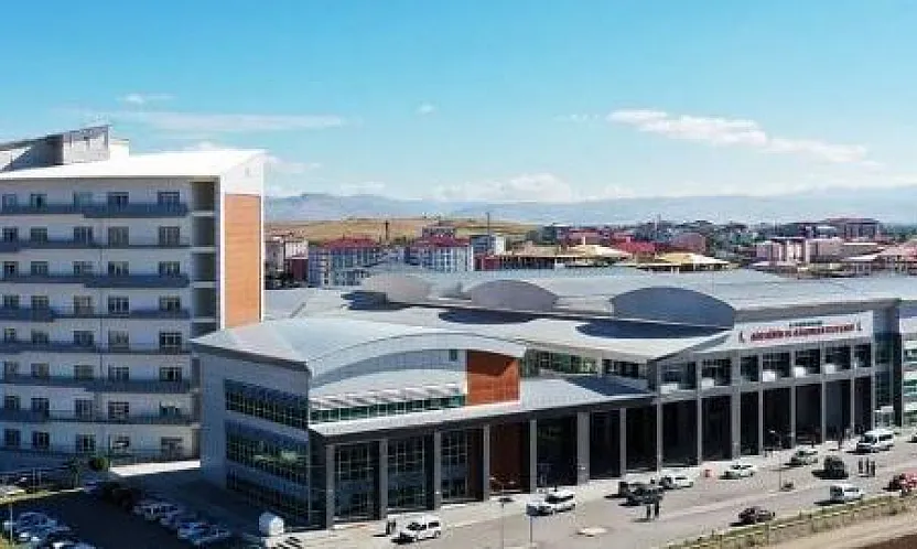 Ağrı Eğitim ve Araştırma Hastanesi'nde Bir Günde 5 Bin 17 Hasta