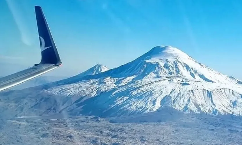 Havadan Görkemli Zirveler: Büyük ve Küçük Ağrı Dağı