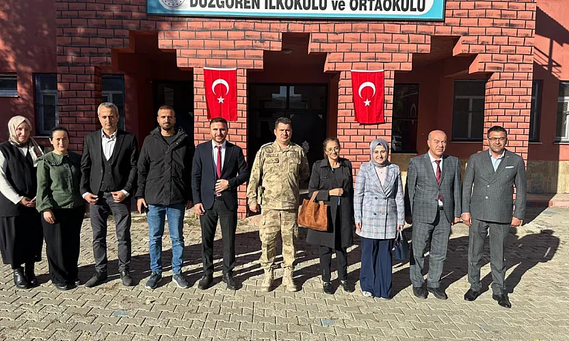 Kaymakam Kübra Baka Kılıç'tan Düzgören'de 'İlelebet Cumhuriyet' Sergisine Ziyaret